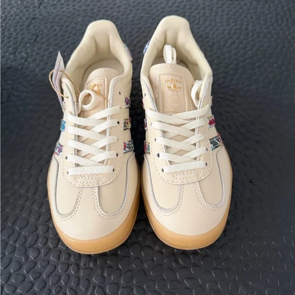 BRAND NEW, never worn! Adidas Gazelle Liberty London. Off white floral. Size 5. - Picture 7 of 11